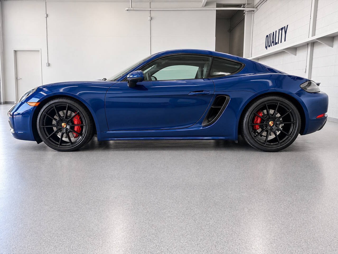 Used 2021 Porsche 718 Cayman GTS RWD image 6