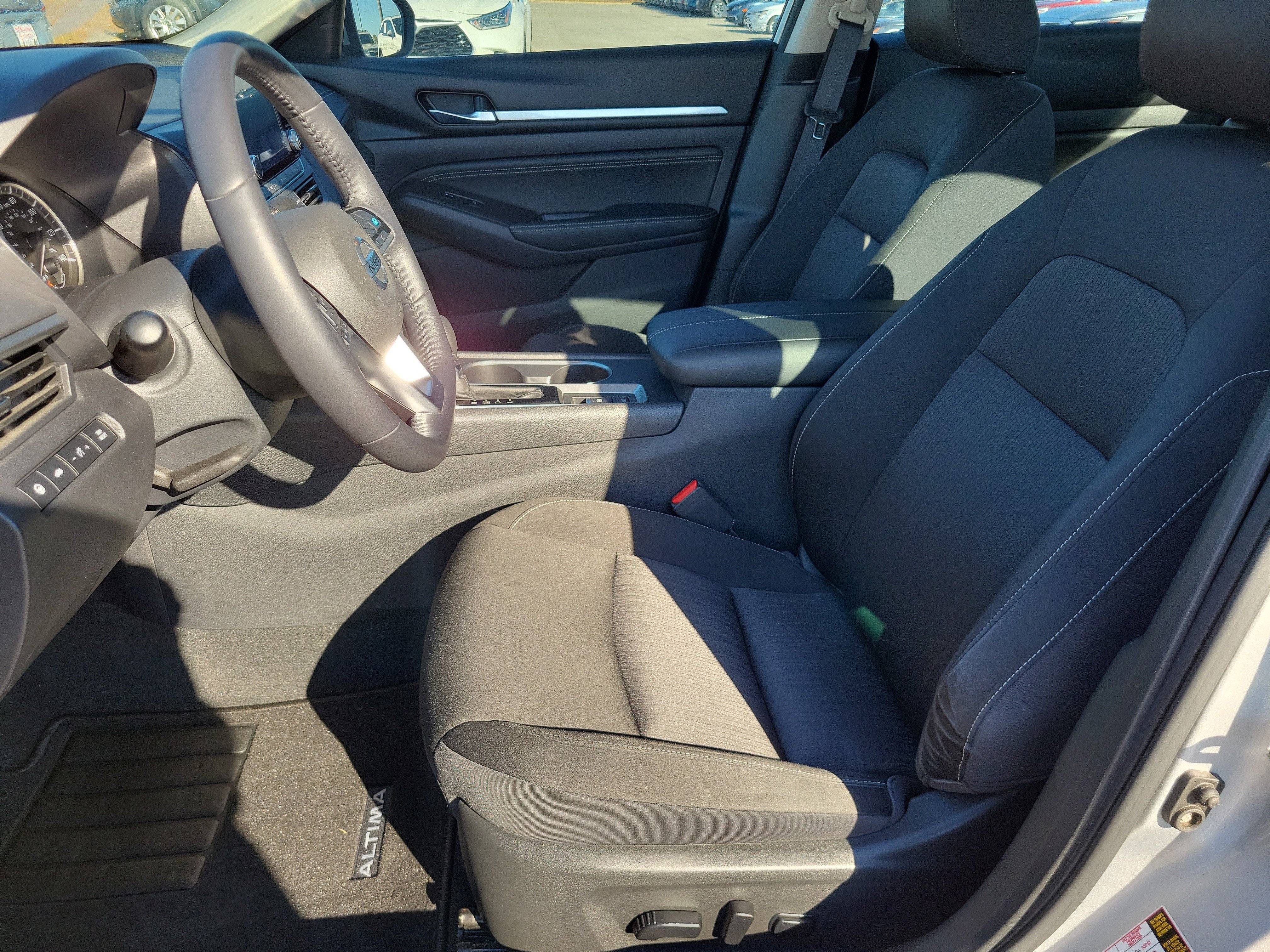 Used 2019 Nissan Altima 2.5 SV image 12