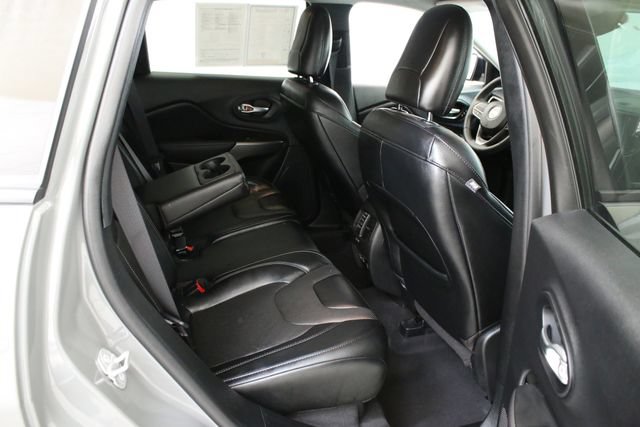 Used 2022 Jeep Cherokee Limited AWD/4WD image 28