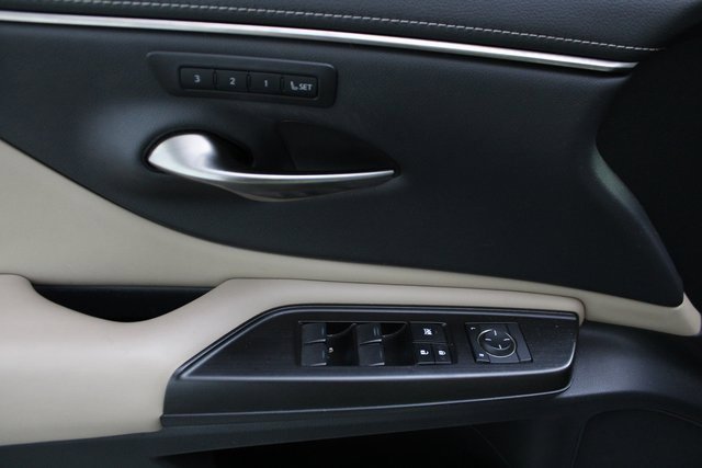 Used 2019 Lexus ES 350 w/ Premium Package image 22