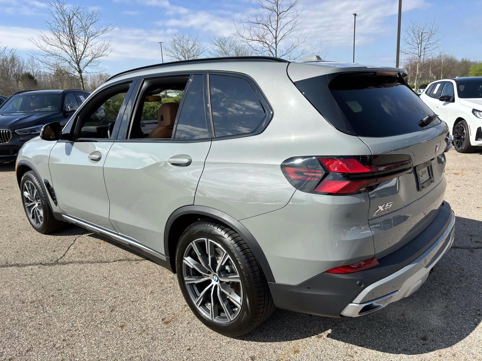 Used 2025 BMW X5 xDrive40i w/ Parking Assistance Package image 7