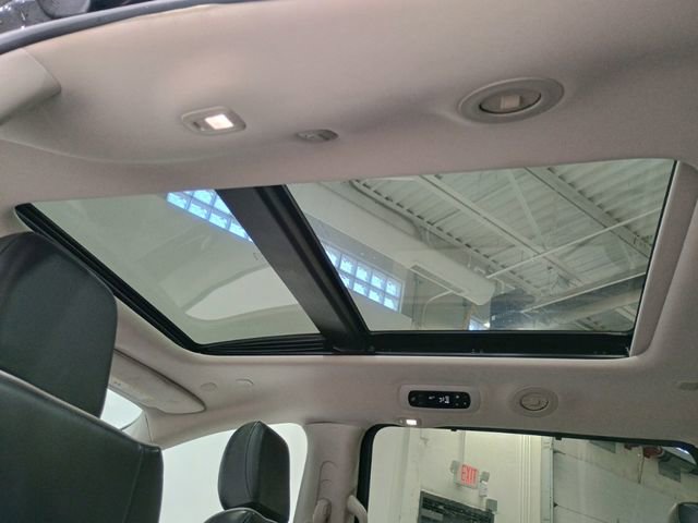 Used 2023 Chrysler Pacifica Limited FWD image 28