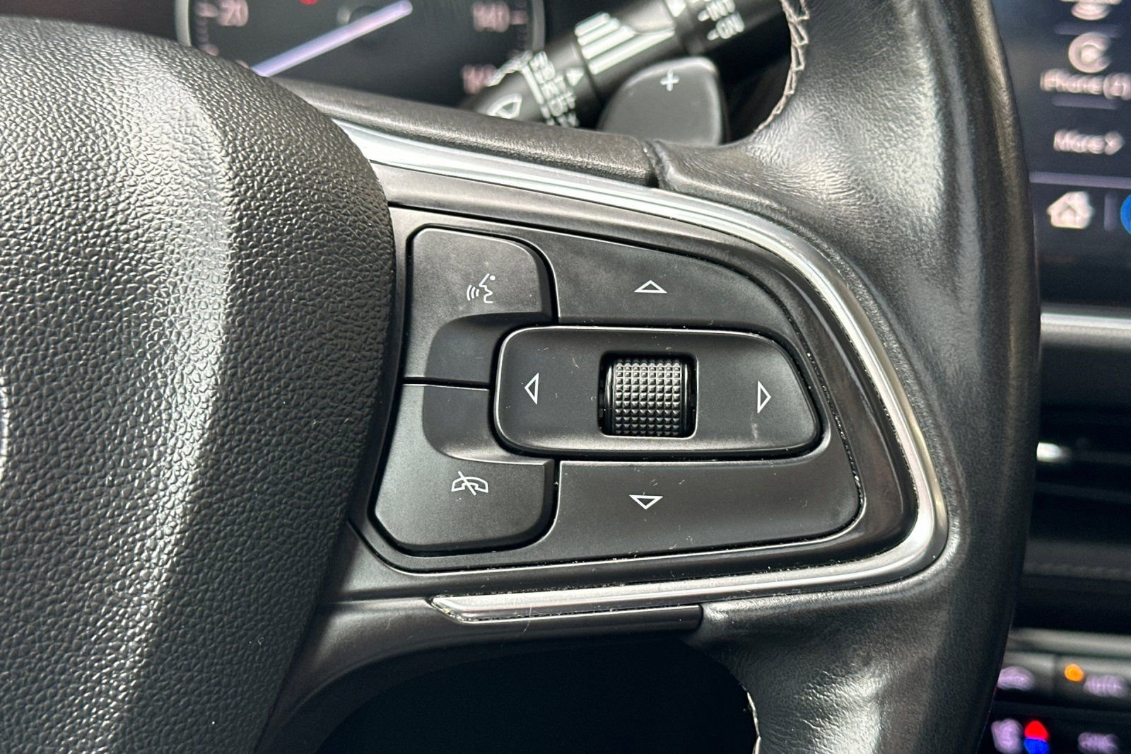 Certified 2022 Buick Envision Avenir w/ Technology Package II image 34