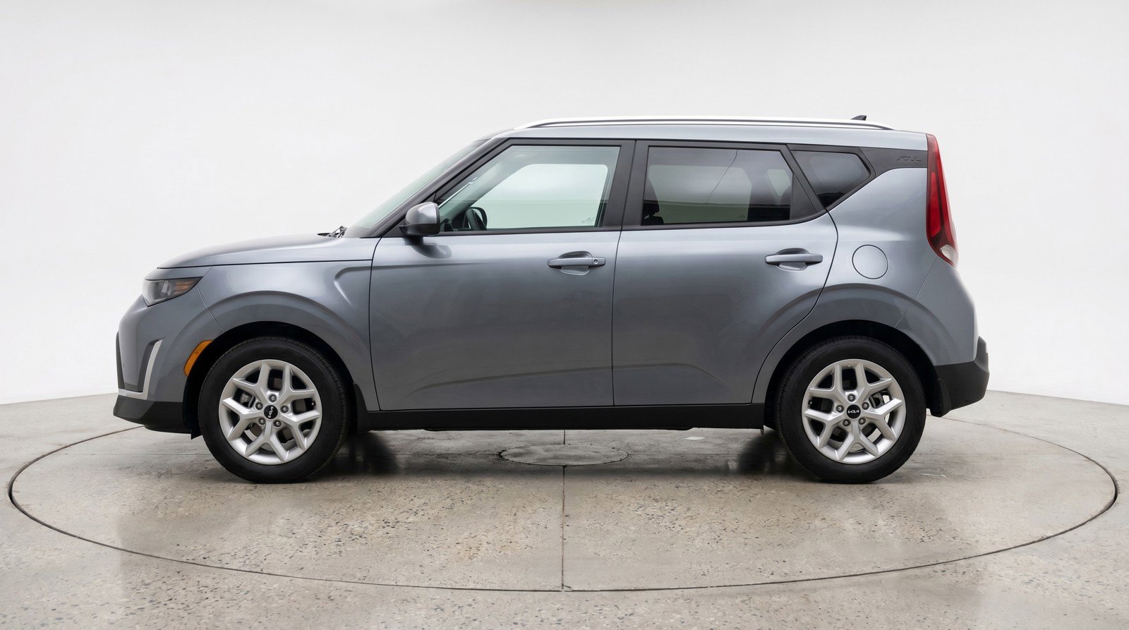 Used 2025 Kia Soul LX w/ LX Technology Package FWD image 5