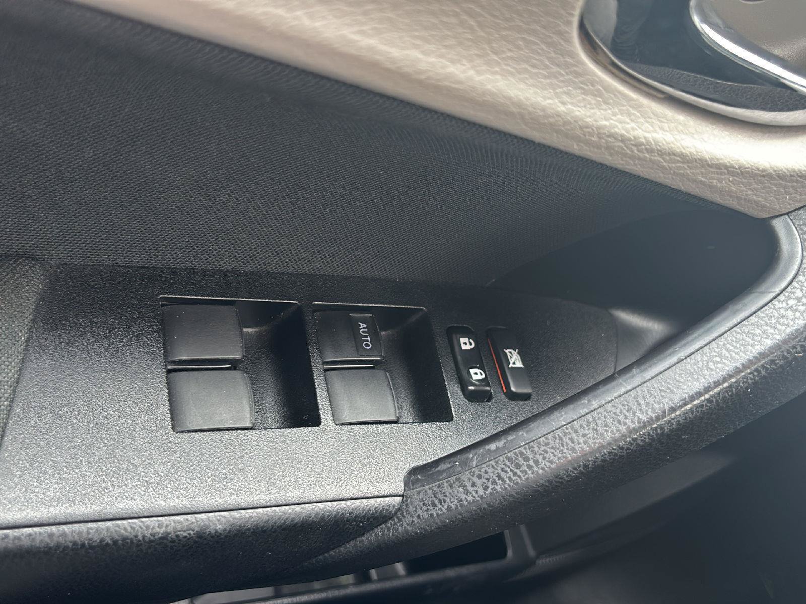 Used 2016 Toyota Corolla LE FWD image 12