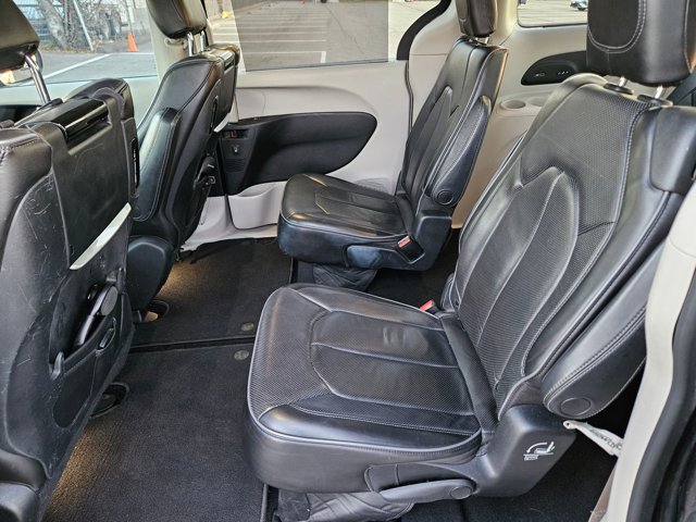 Used 2020 Chrysler Pacifica Limited w/ Advanced Safetytec Group image 17