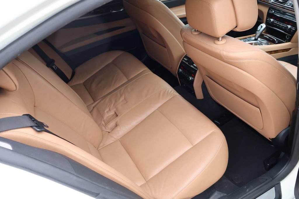 Used 2015 BMW 740i RWD image 27