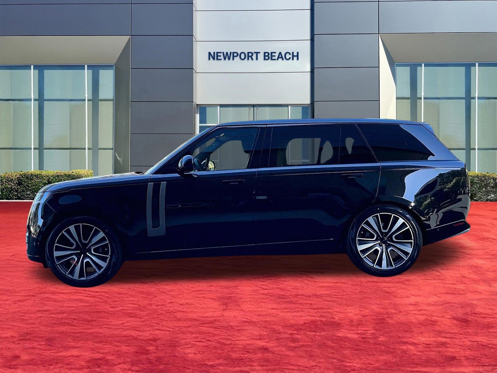New 2026 Land Rover Range Rover Long Wheelbase SE AWD/4WD image 2