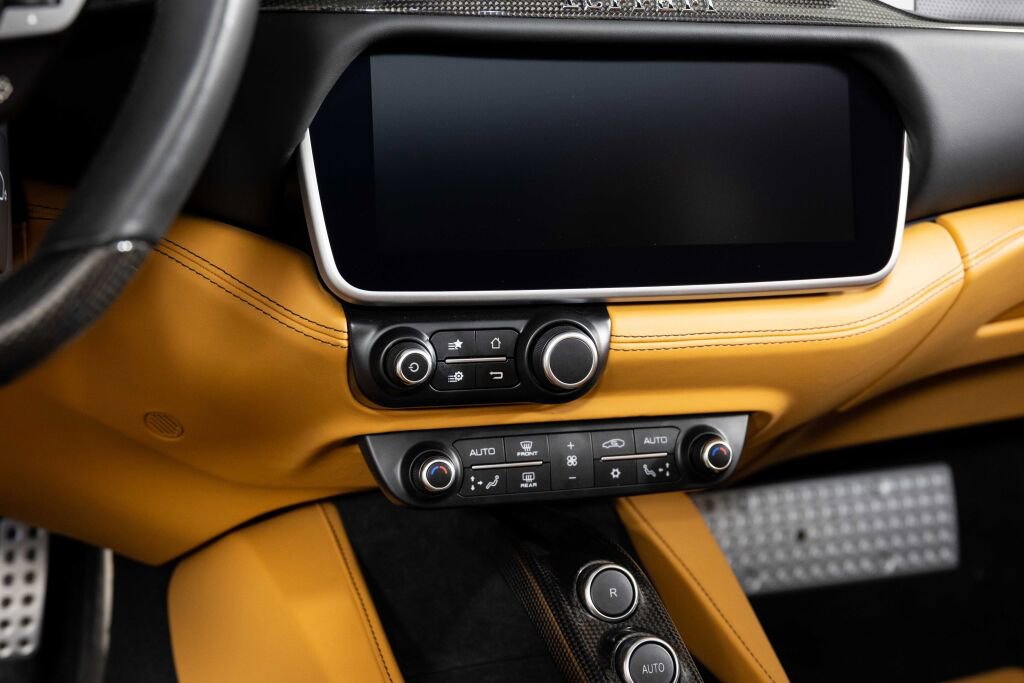 Certified 2022 Ferrari Portofino M image 29
