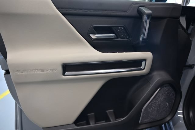 New 2026 GMC Hummer EV SUV w/ LPO, Dark Essentials Package AWD/4WD image 30