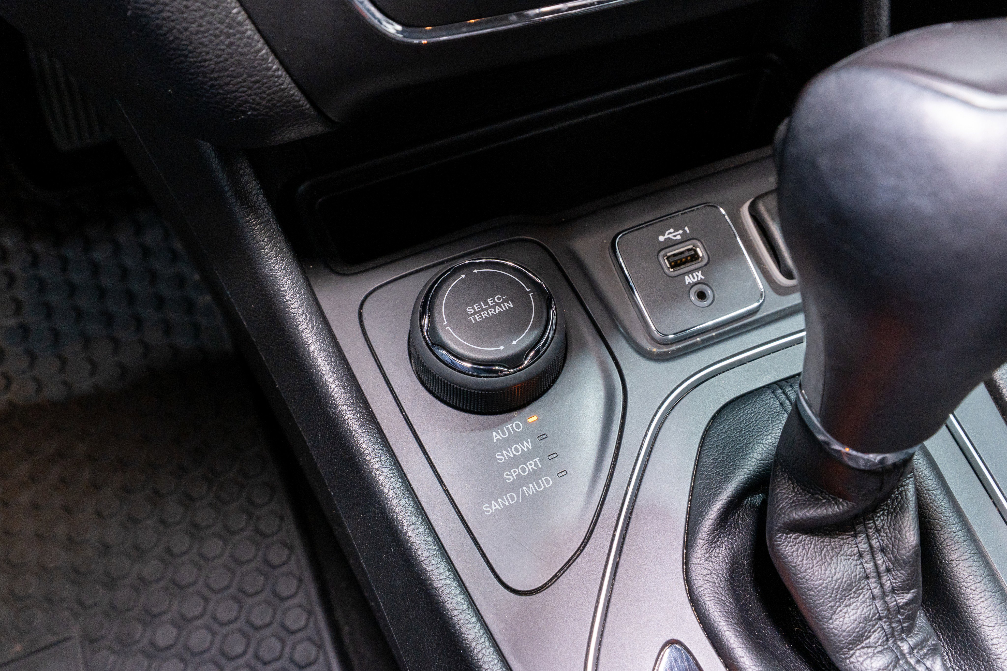 Used 2019 Jeep Cherokee Latitude Plus w/ Cold Weather Group image 22