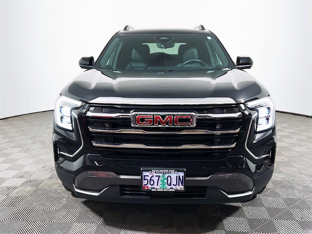 Used 2025 GMC Terrain Elevation w/ Elevation Premium Package image 3