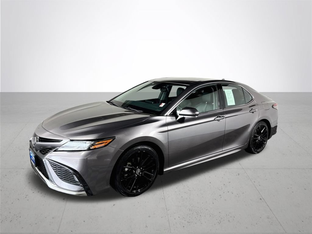 Used 2024 Toyota Camry XSE FWD image 2