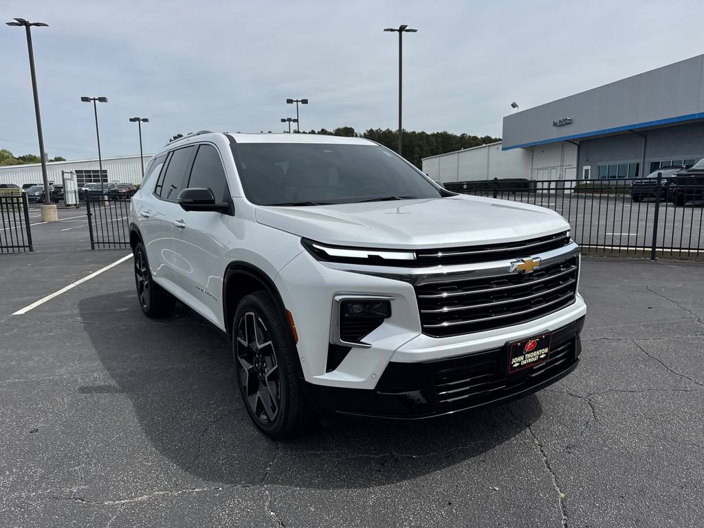 Used 2025 Chevrolet Traverse High Country image 4
