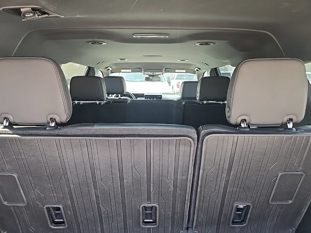 Used 2025 GMC Yukon XL AT4 w/ LPO, Floor Liner Package AWD/4WD image 10