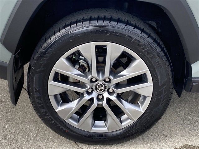 Used 2022 Toyota RAV4 XLE Premium image 31