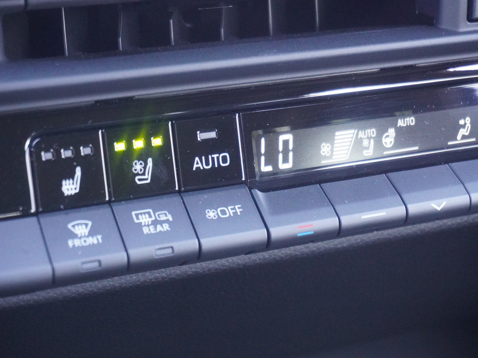 Used 2025 Toyota Crown Signia w/ Advanced Technology Package AWD/4WD image 24