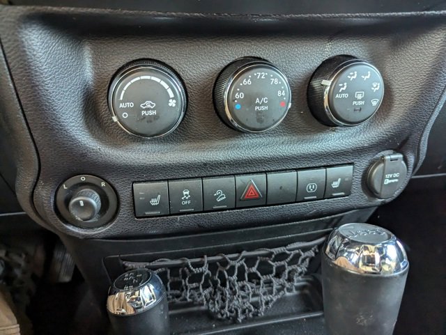 Used 2016 Jeep Wrangler Sahara image 16