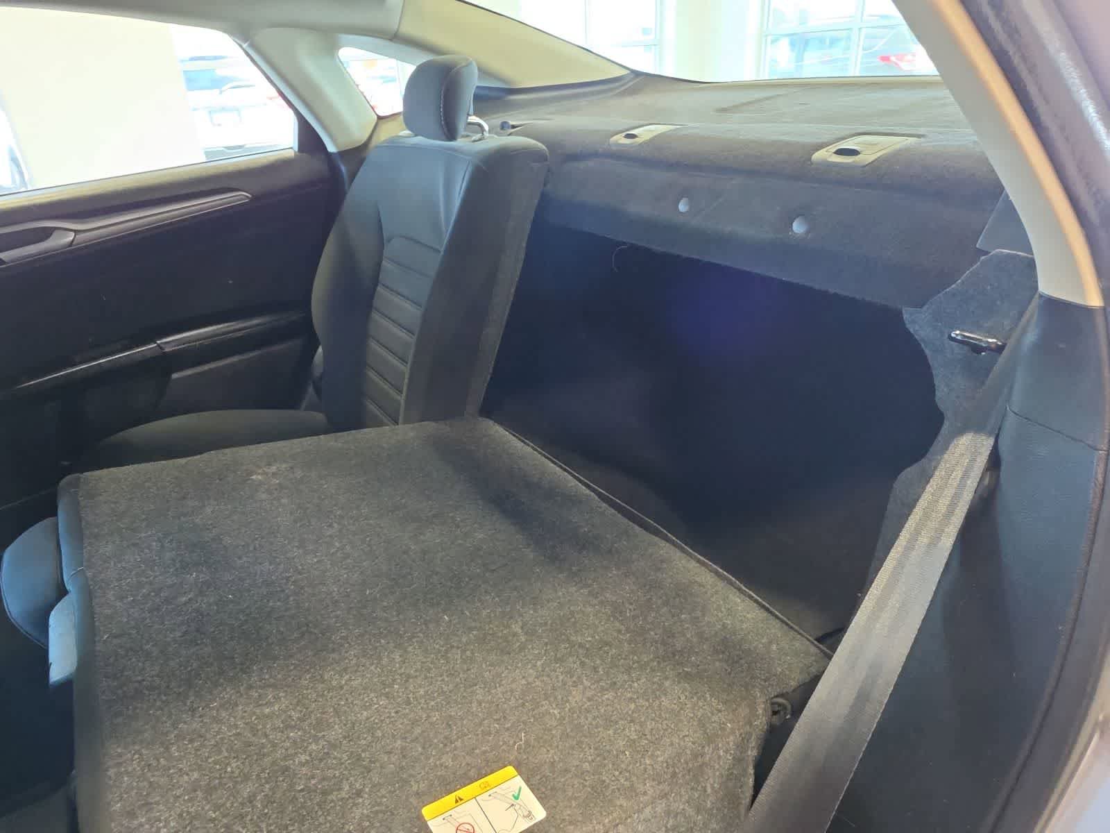 Used 2020 Ford Fusion SE FWD image 29