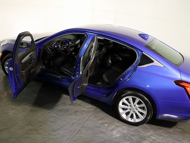 Used 2023 Cadillac CT5 Luxury w/ Cold Weather Package image 5