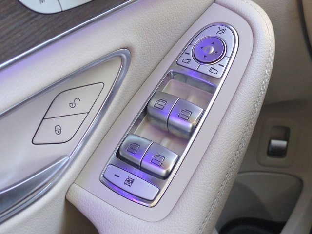 Used 2021 Mercedes-Benz C 300 4MATIC Sedan image 23