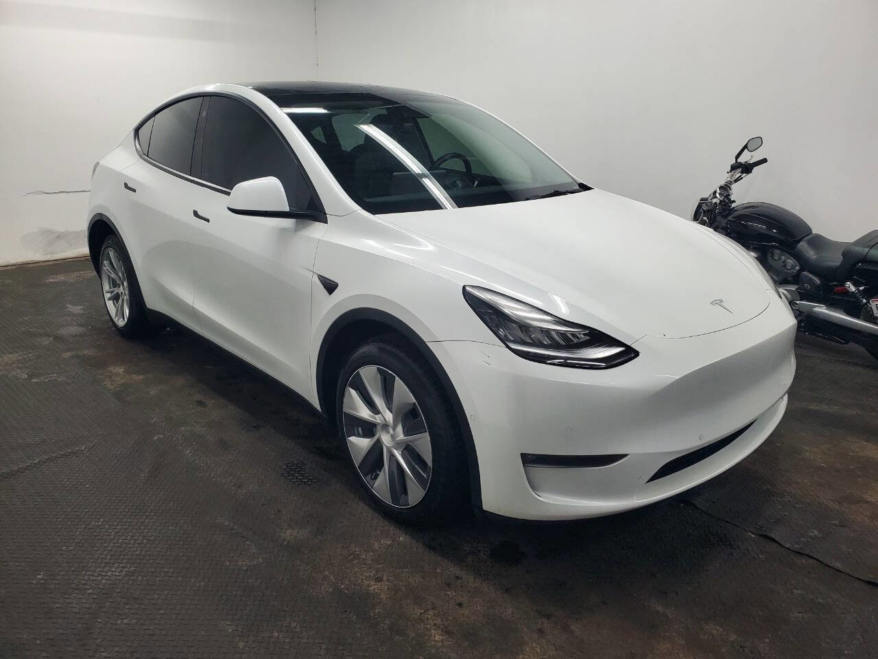 Used 2021 Tesla Model Y Long Range image 3