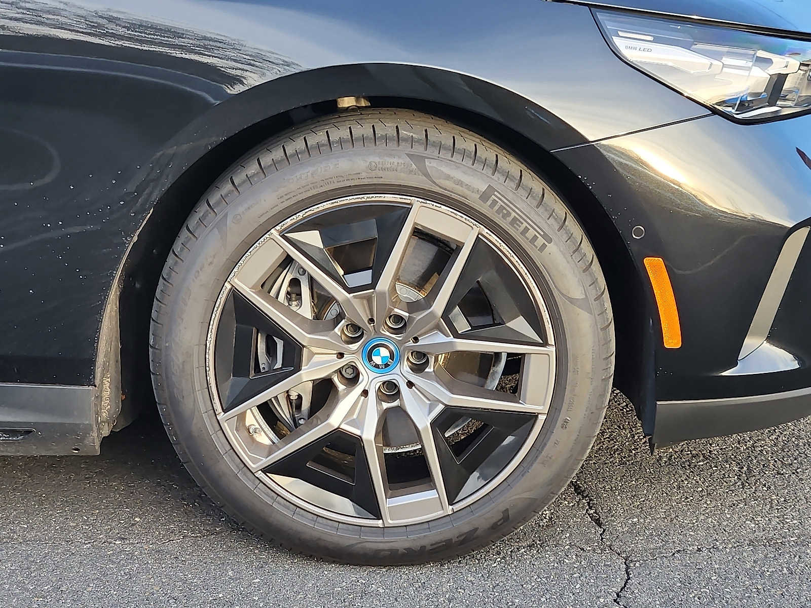 Used 2024 BMW i5 eDrive40i w/ Convenience Package image 8