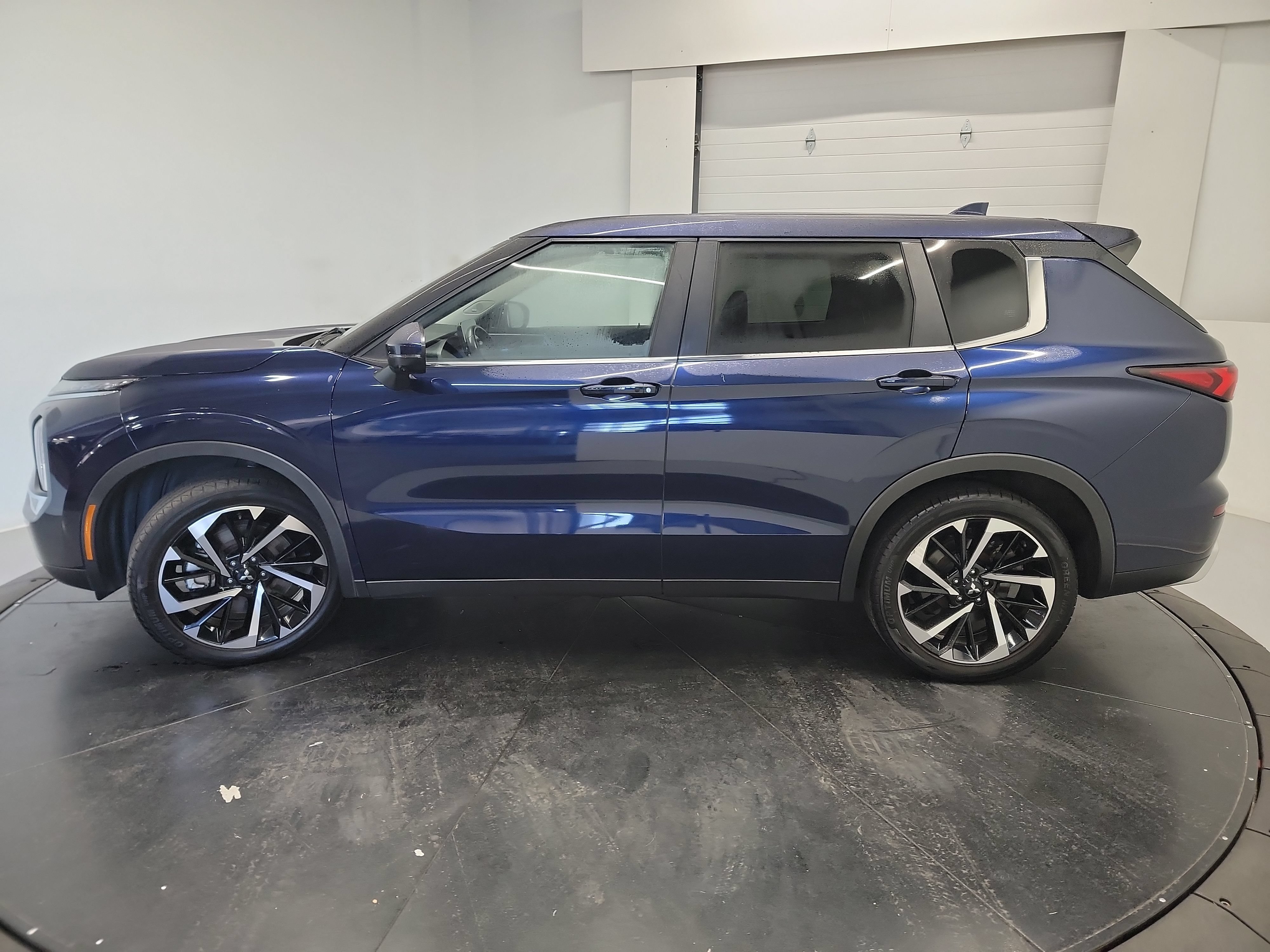 Used 2023 Mitsubishi Outlander SE FWD image 4