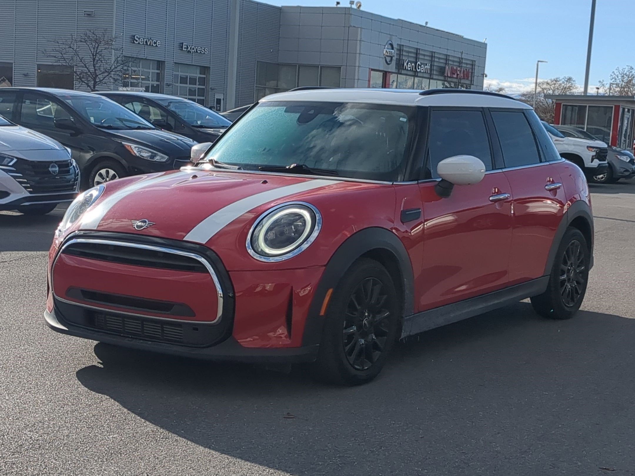 Used 2024 MINI Cooper 4-Door Hardtop image 10