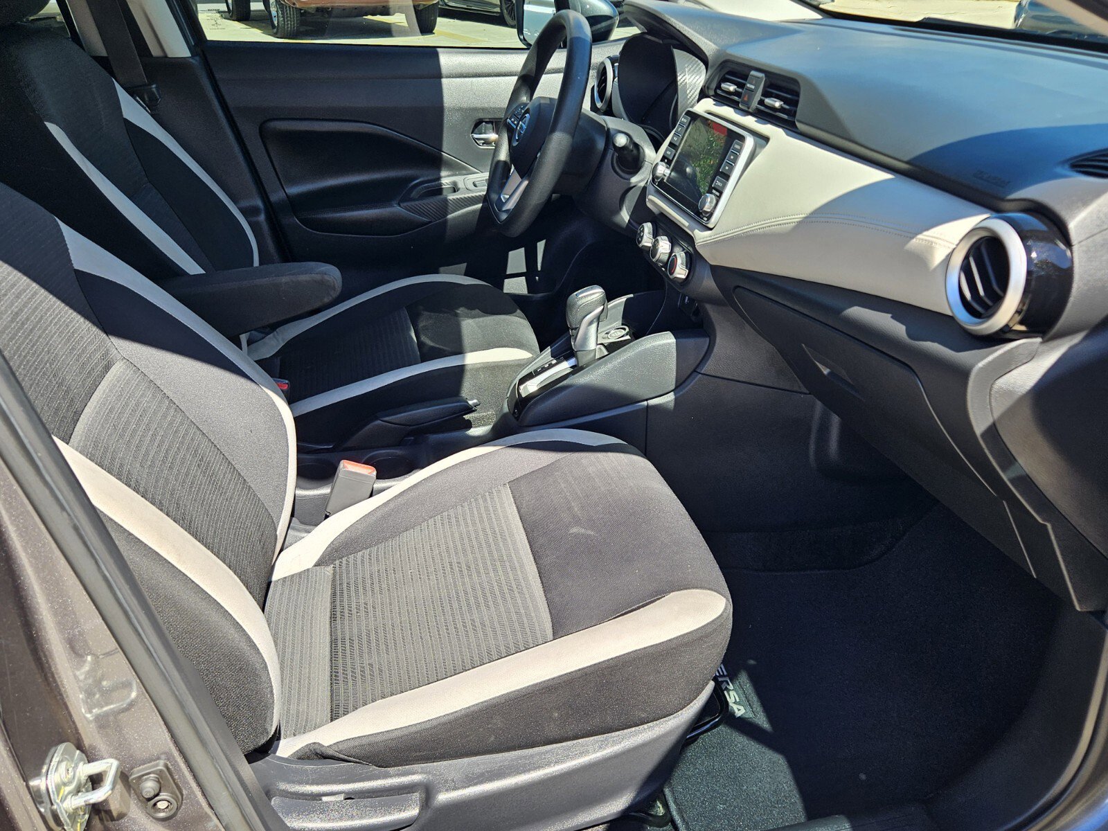 Used 2020 Nissan Versa SV image 10