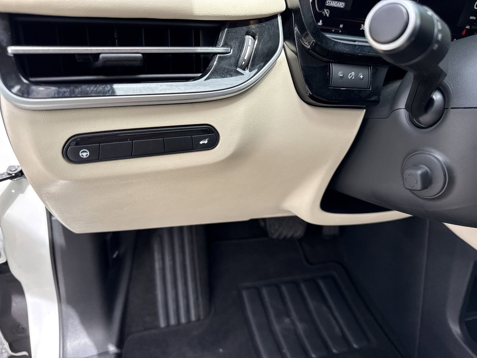 Used 2023 INFINITI QX60 Luxe w/ Cargo Package FWD image 19