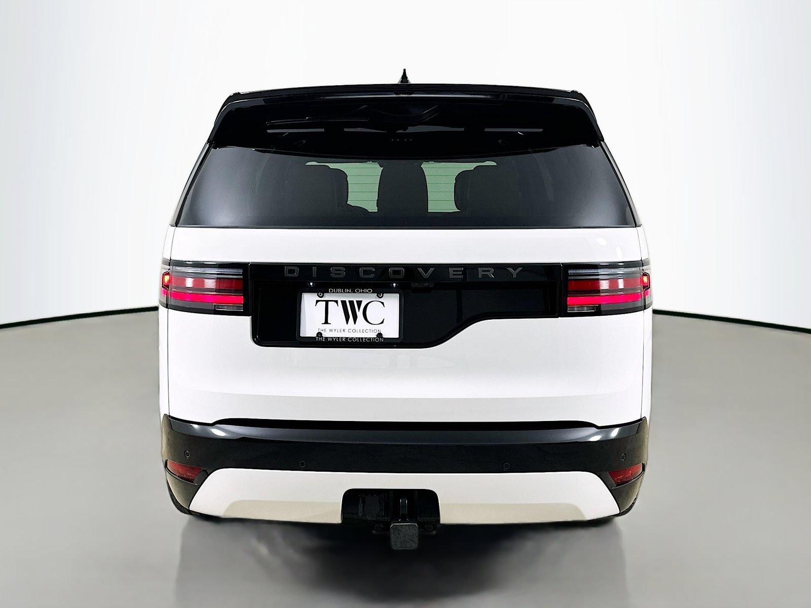 Used 2025 Land Rover Discovery Dynamic SE AWD/4WD image 6
