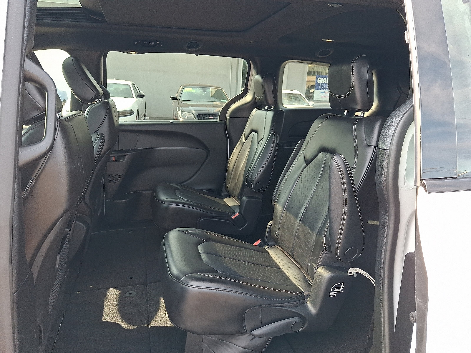 Certified 2023 Chrysler Pacifica Touring-L w/ S Appearance Package AWD/4WD image 11