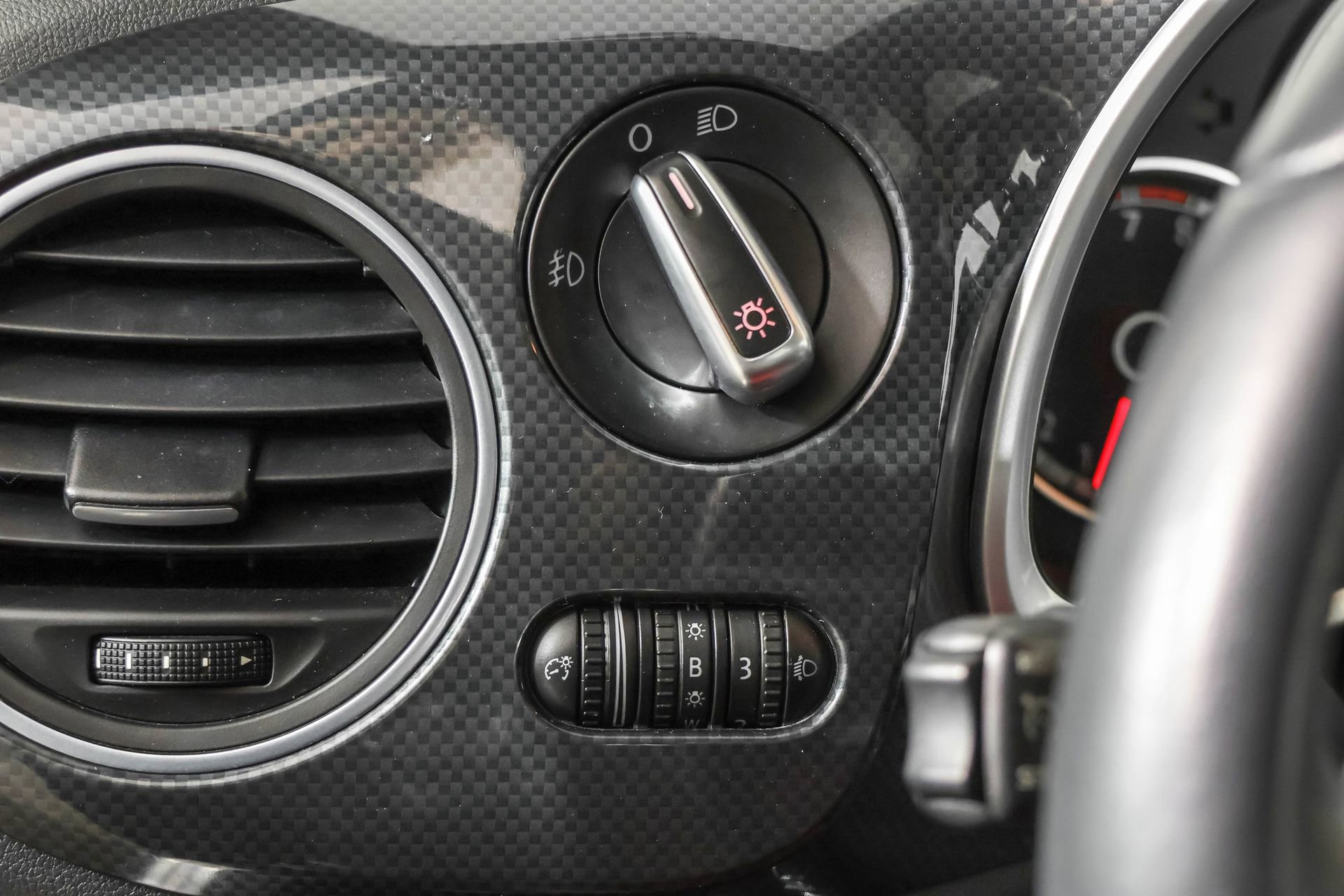 Used 2014 Volkswagen Beetle R-Line image 23