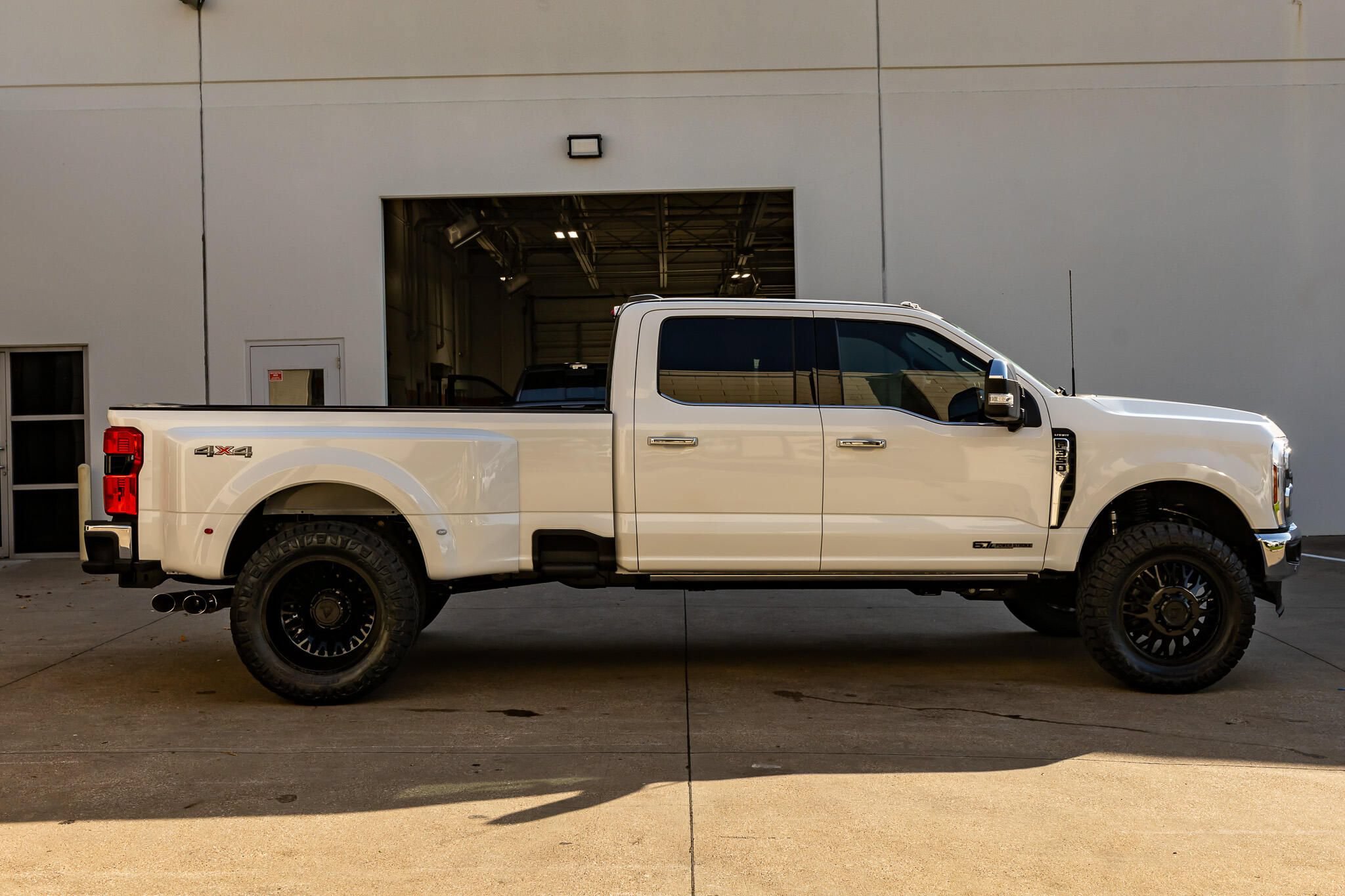 Used 2026 Ford F350 Lariat w/ Lariat Ultimate Package AWD/4WD image 11