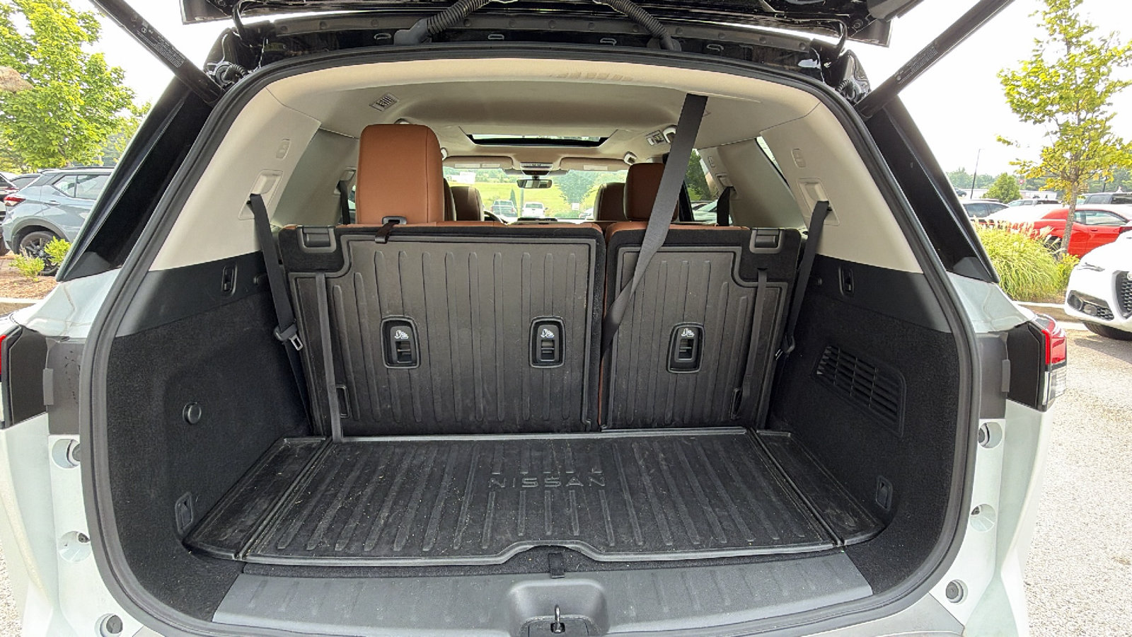 Used 2025 Nissan Pathfinder Platinum w/ Cargo Package FWD image 13