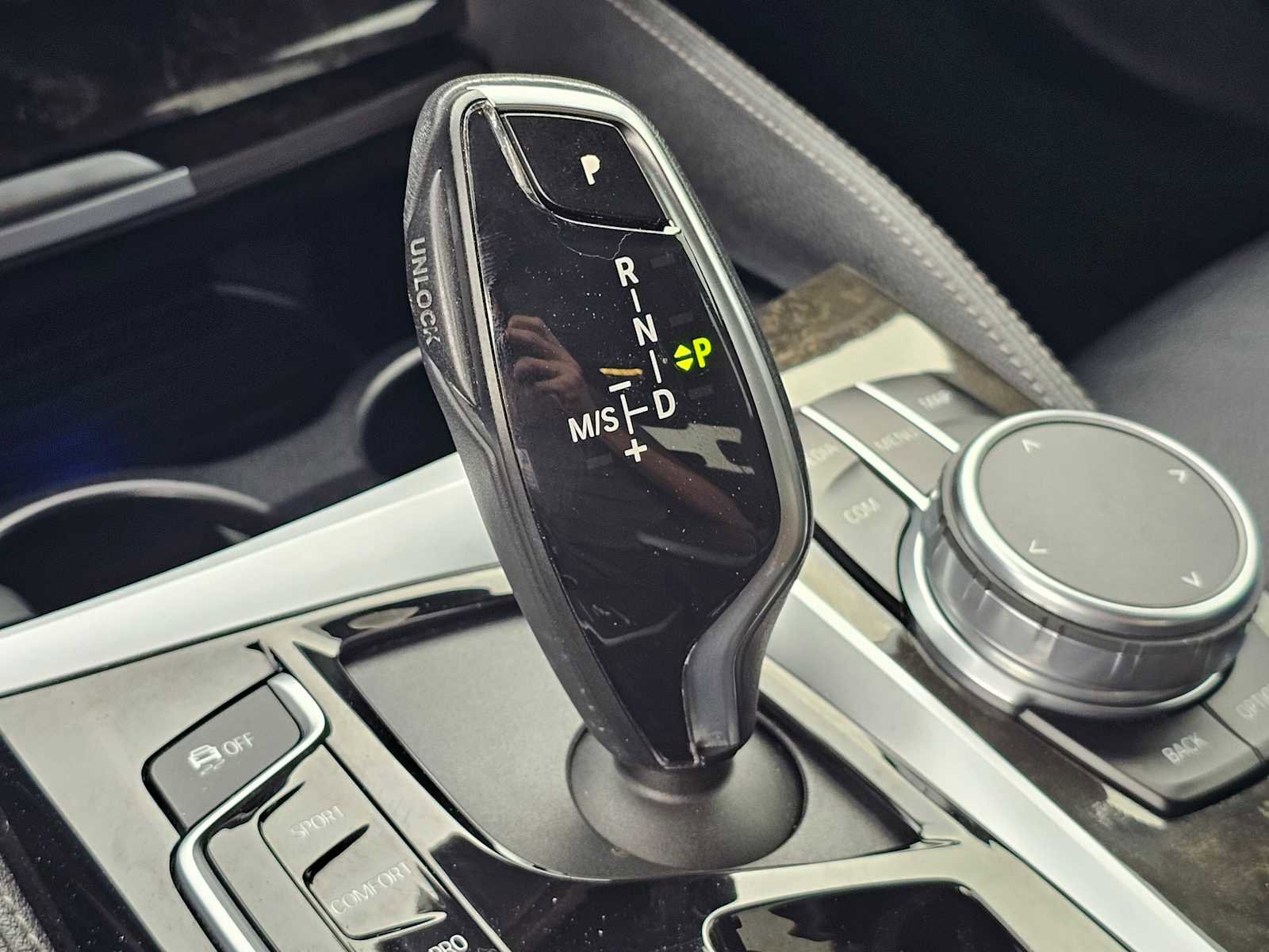 Used 2019 BMW 530e w/ M Sport Package image 30