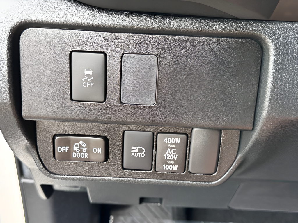 Used 2022 Toyota Tacoma TRD Off-Road w/ Technology Package AWD/4WD image 30