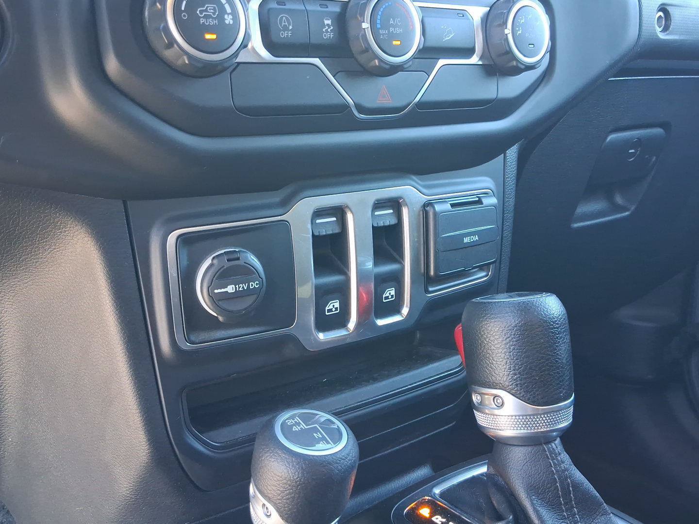Used 2020 Jeep Wrangler Sport AWD/4WD image 17