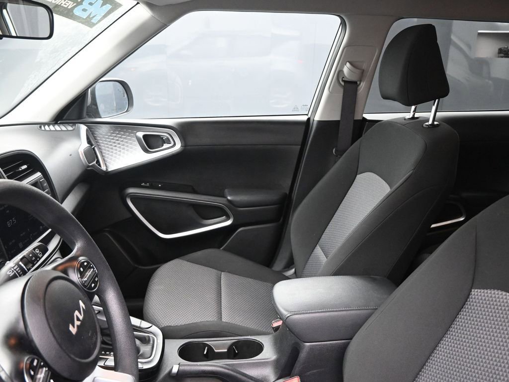 Used 2025 Kia Soul LX w/ LX Technology Package image 21