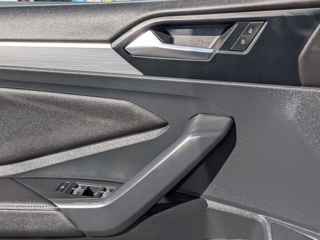 Used 2025 Volkswagen Jetta Sport image 13