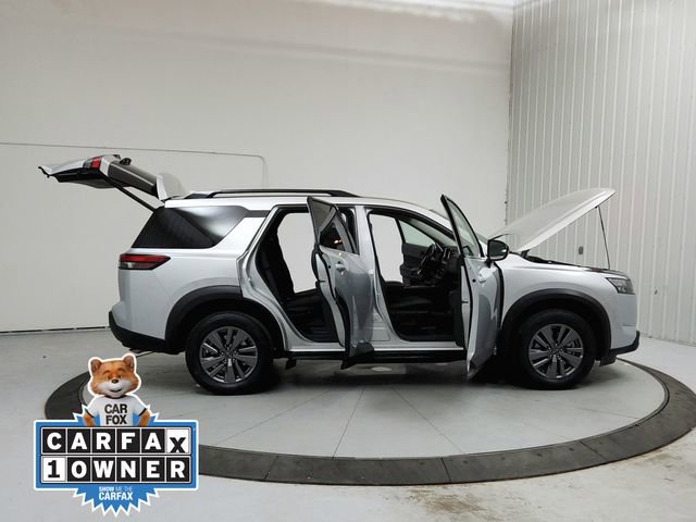 Used 2025 Nissan Pathfinder SV image 16