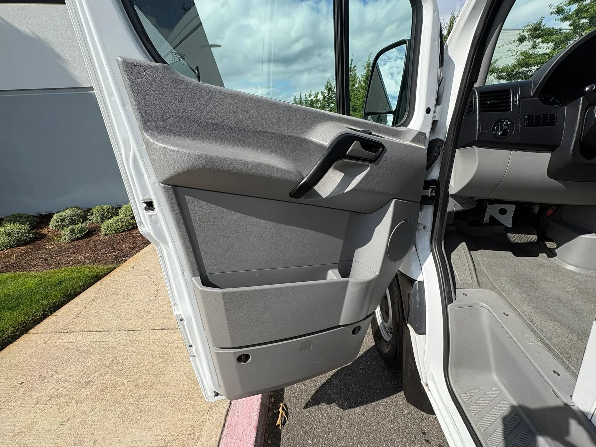 Used 2007 Dodge Sprinter 2500 RWD image 20