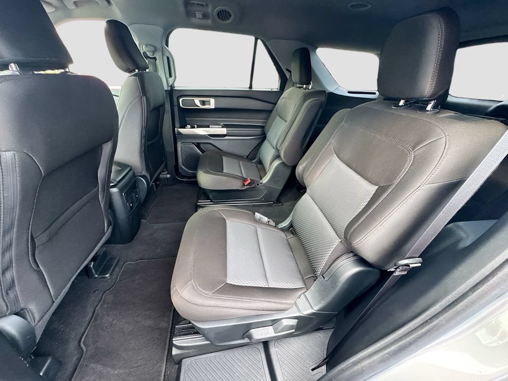 Used 2023 Ford Explorer XLT AWD/4WD image 30