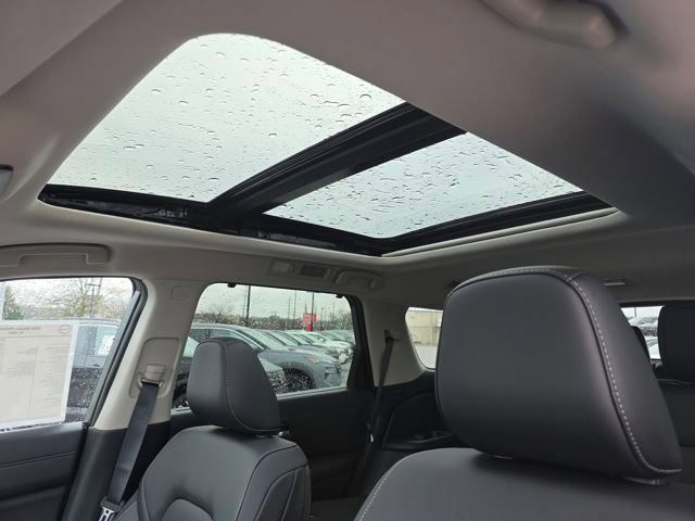 New 2026 Nissan Pathfinder SL image 4