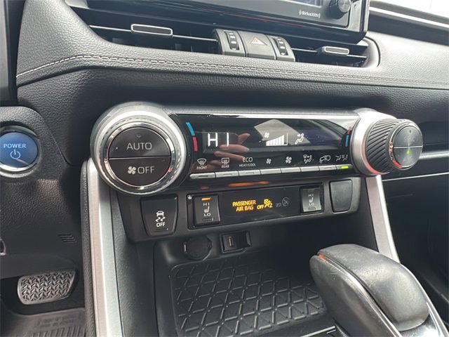Used 2021 Toyota RAV4 XLE Premium image 16