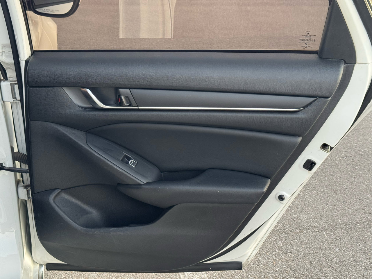 Used 2018 Honda Accord EX image 18
