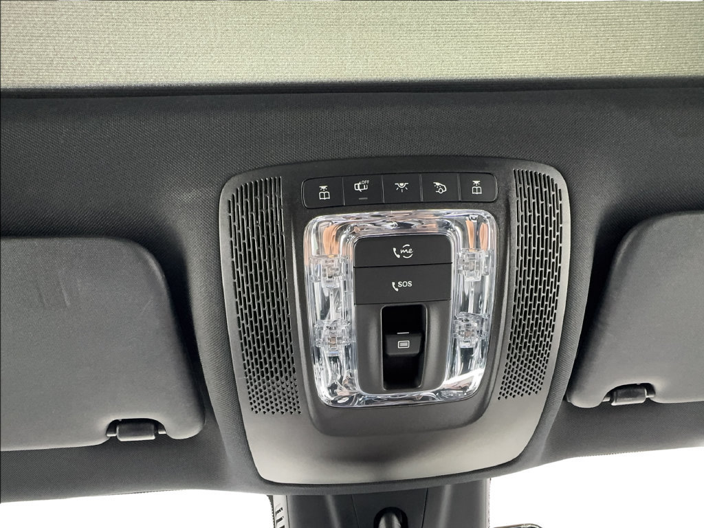 Used 2022 Mercedes-Benz EQB 300 4MATIC image 50