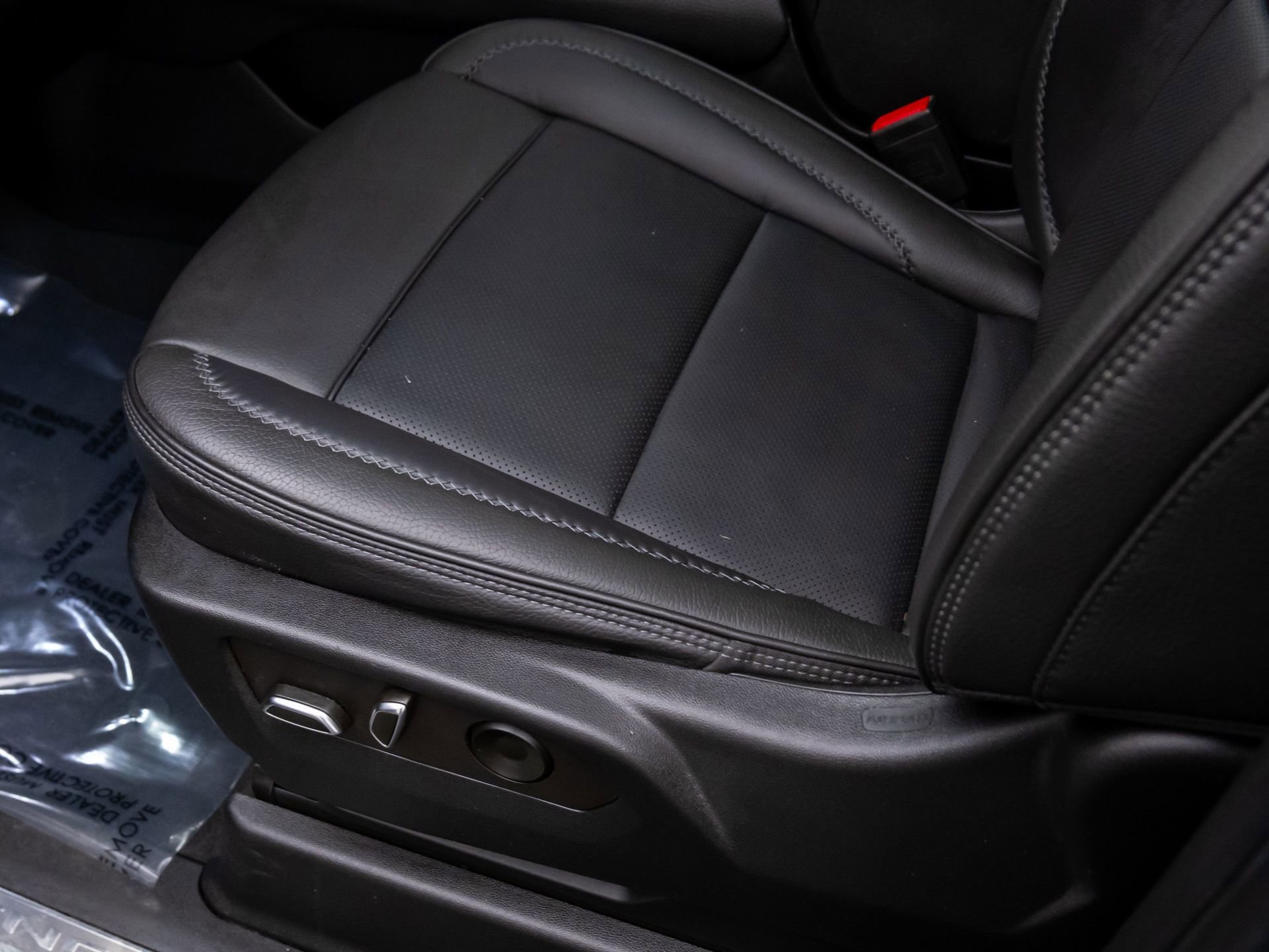 Used 2022 GMC Yukon Denali w/ Denali Premium Package image 16