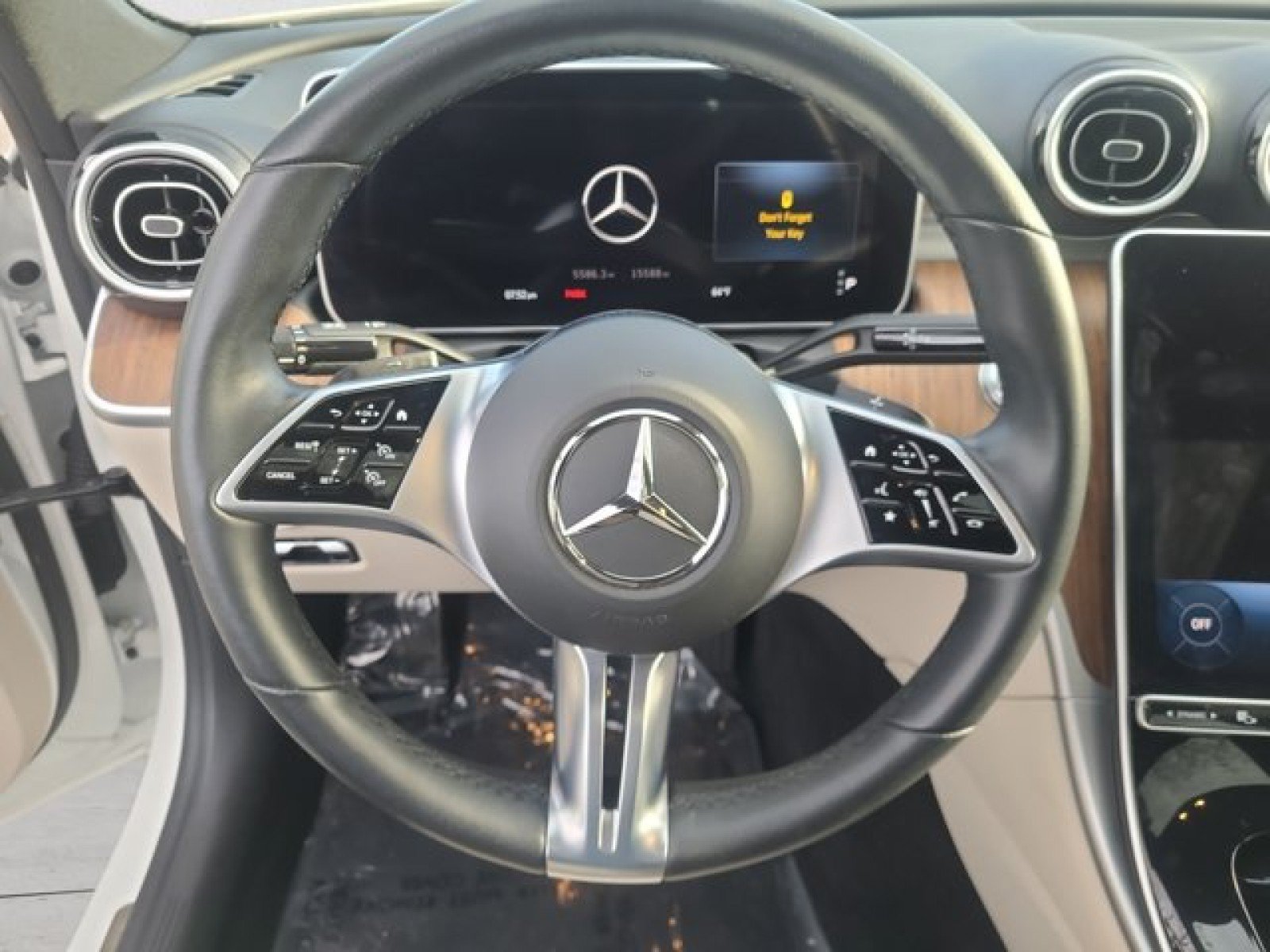Used 2023 Mercedes-Benz C 300 4MATIC Sedan image 16